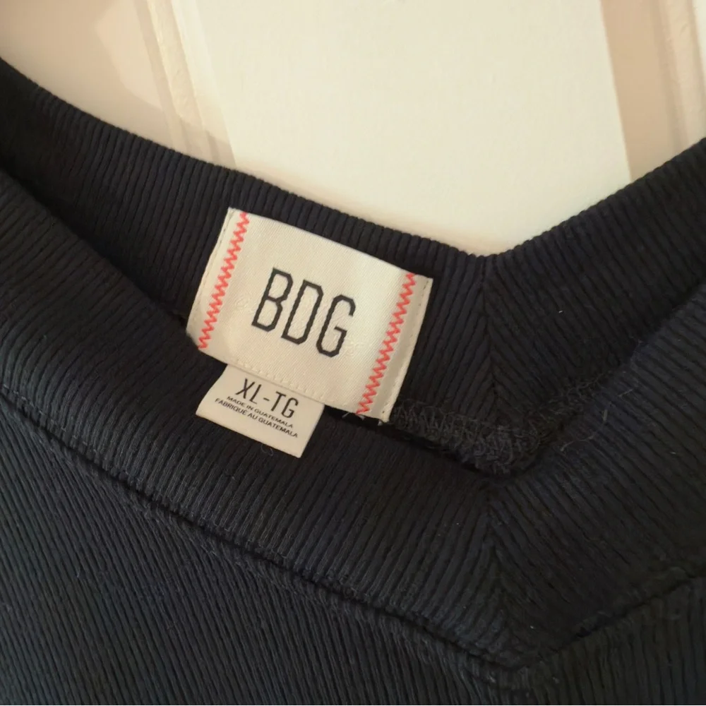 NWOT Urban Outfitters BDG Shannen Ribbed V-Neck T-Shirt - Picture 3 of 3